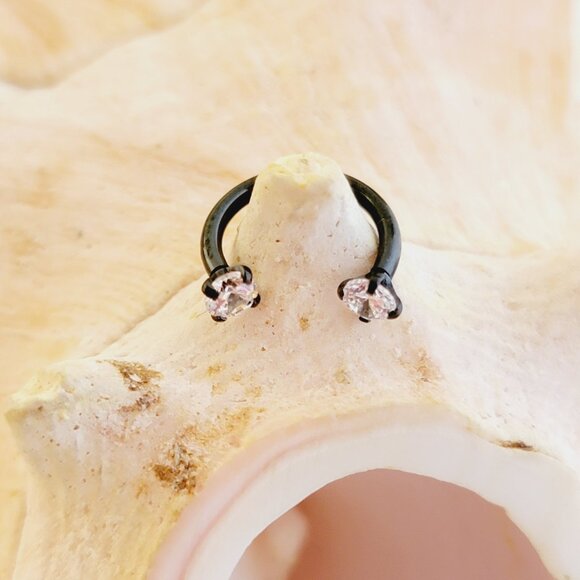 16G Black horseshoe plated stainless steel with clear CZ gems prong set NWT - Picture 2 of 6